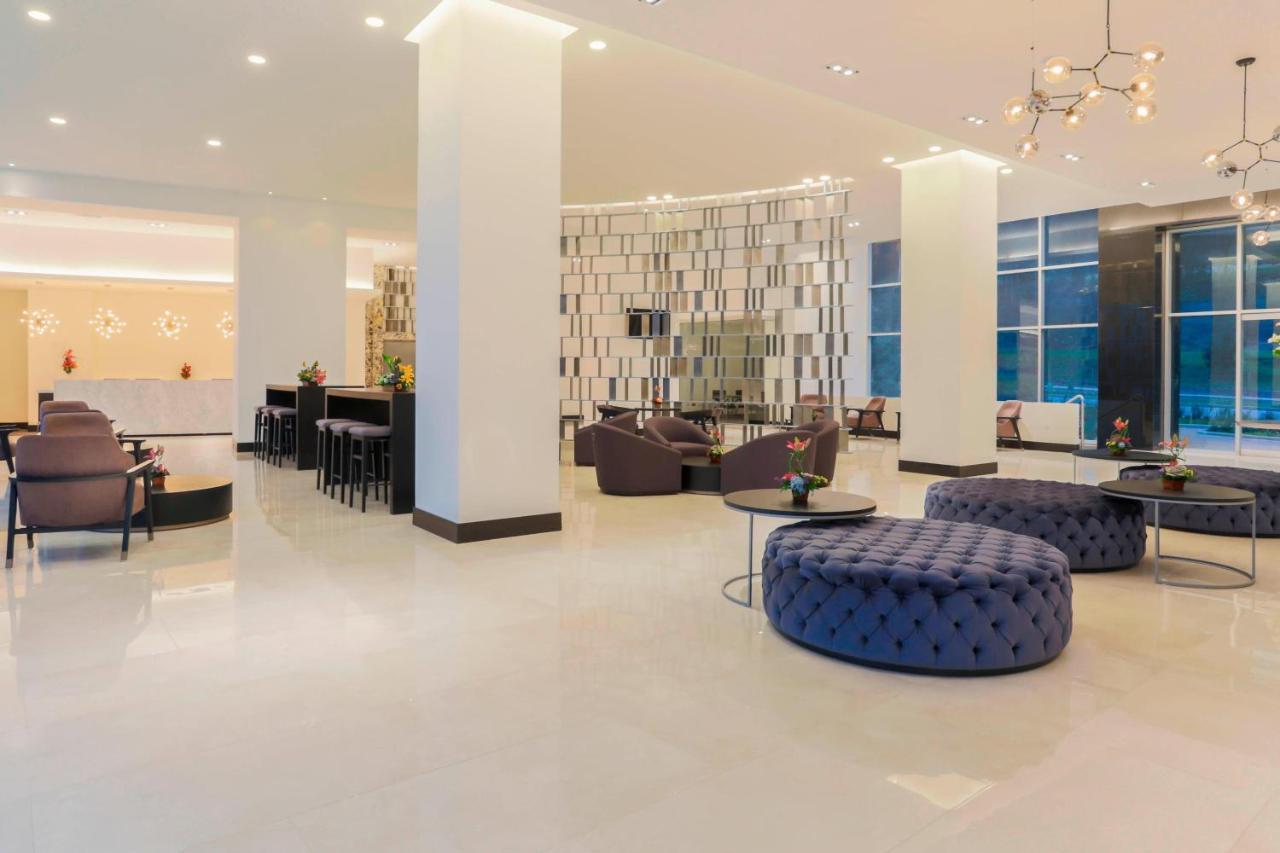 โฟร์พอยต์ บาย เชอราตัน เกวนกา Hotel กูเอ็งกา ภายนอก รูปภาพ Lobby