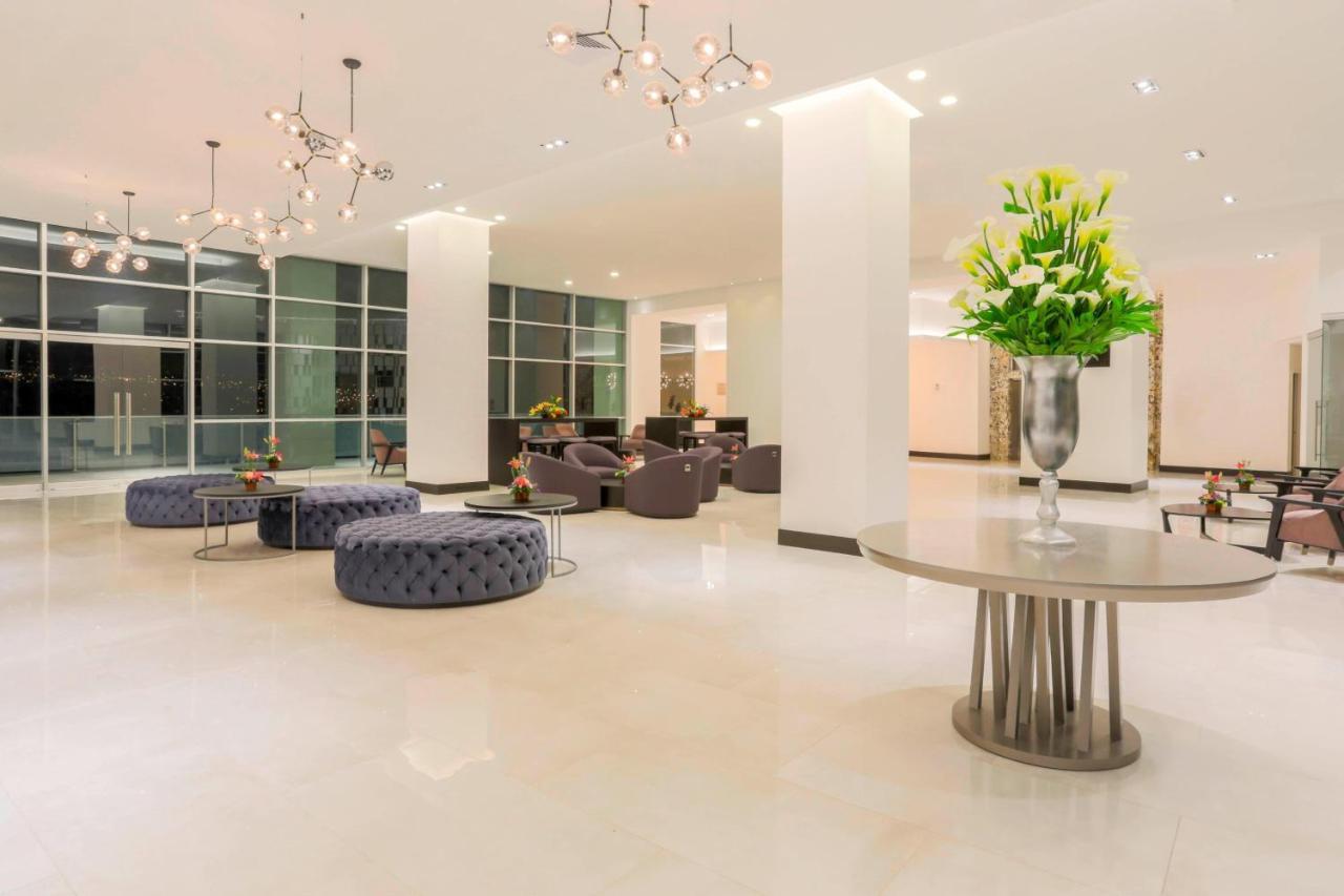 โฟร์พอยต์ บาย เชอราตัน เกวนกา Hotel กูเอ็งกา ภายนอก รูปภาพ Lobby