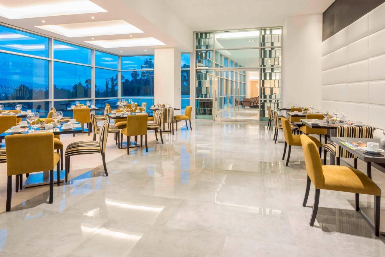โฟร์พอยต์ บาย เชอราตัน เกวนกา Hotel กูเอ็งกา ภายนอก รูปภาพ The restaurant