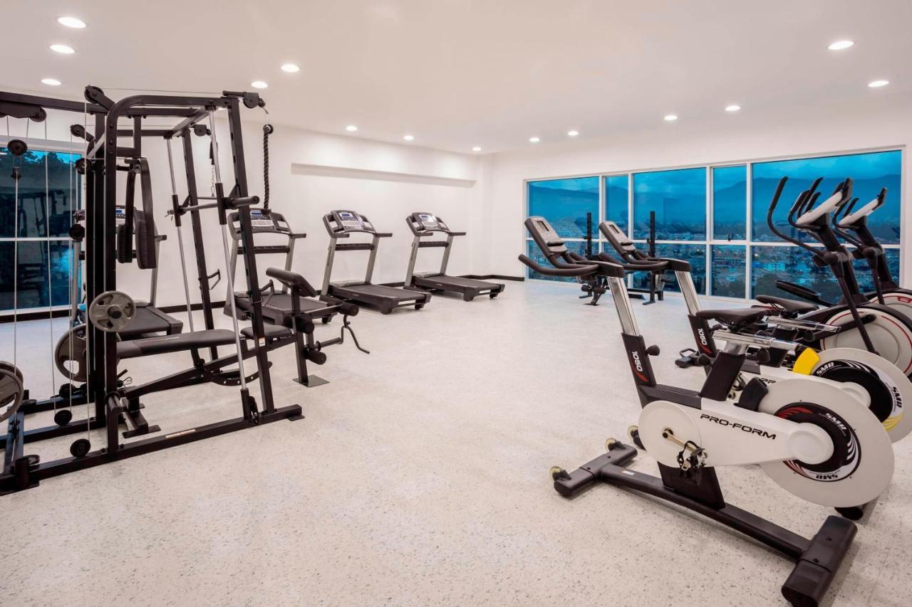 โฟร์พอยต์ บาย เชอราตัน เกวนกา Hotel กูเอ็งกา ภายนอก รูปภาพ The gym at the hotel