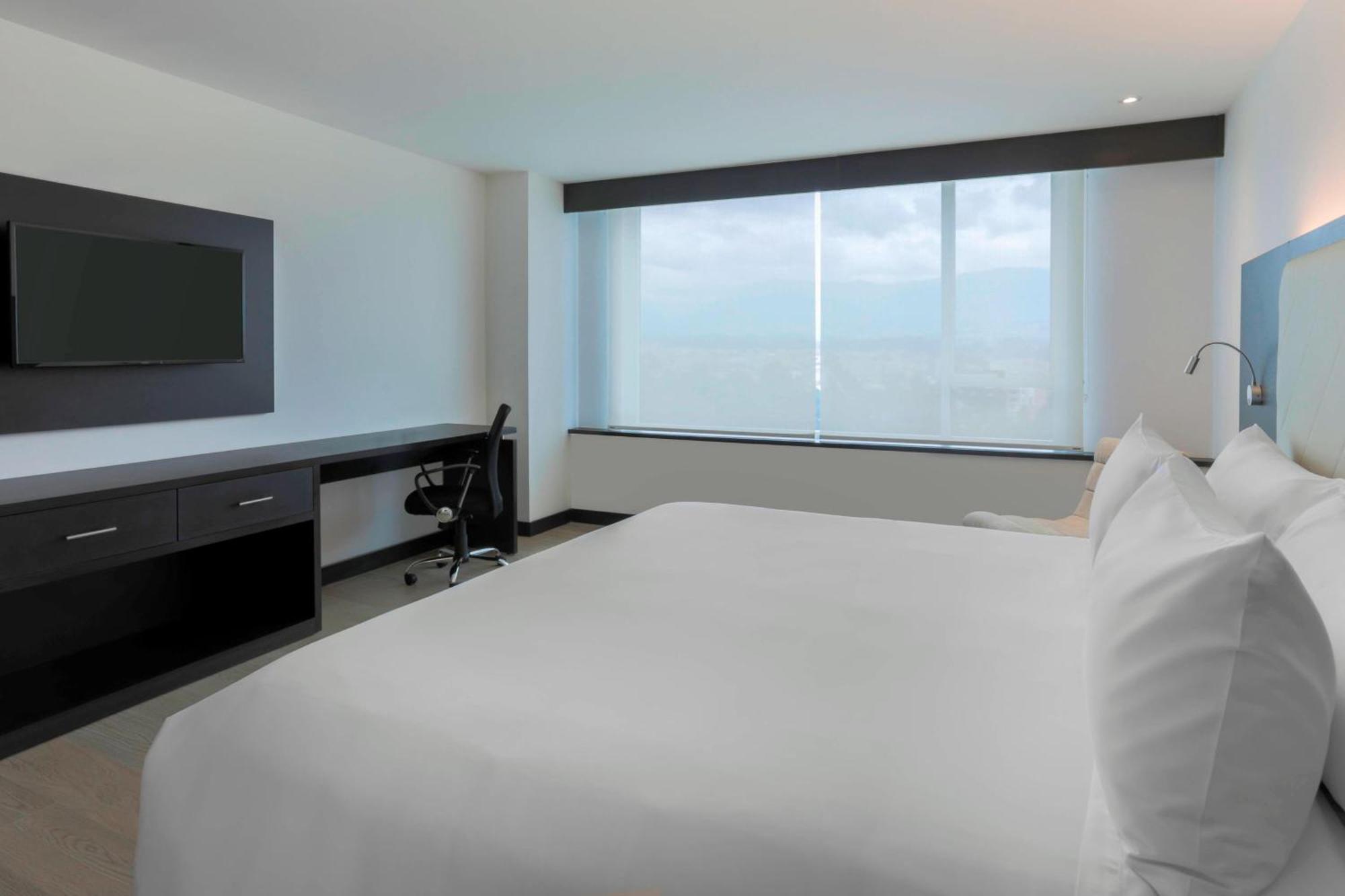 โฟร์พอยต์ บาย เชอราตัน เกวนกา Hotel กูเอ็งกา ภายนอก รูปภาพ A room at the hotel