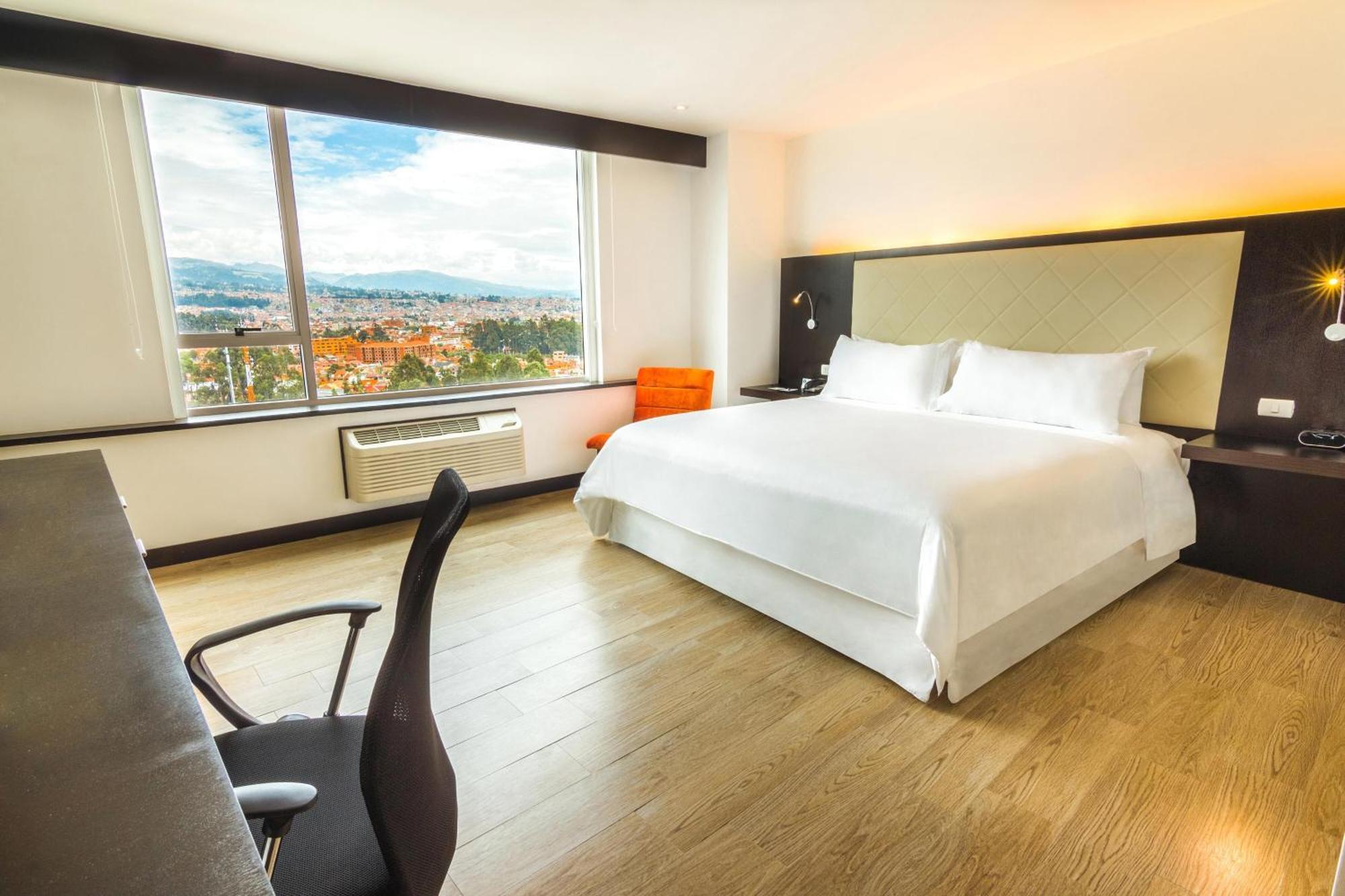 โฟร์พอยต์ บาย เชอราตัน เกวนกา Hotel กูเอ็งกา ภายนอก รูปภาพ A room at the hotel