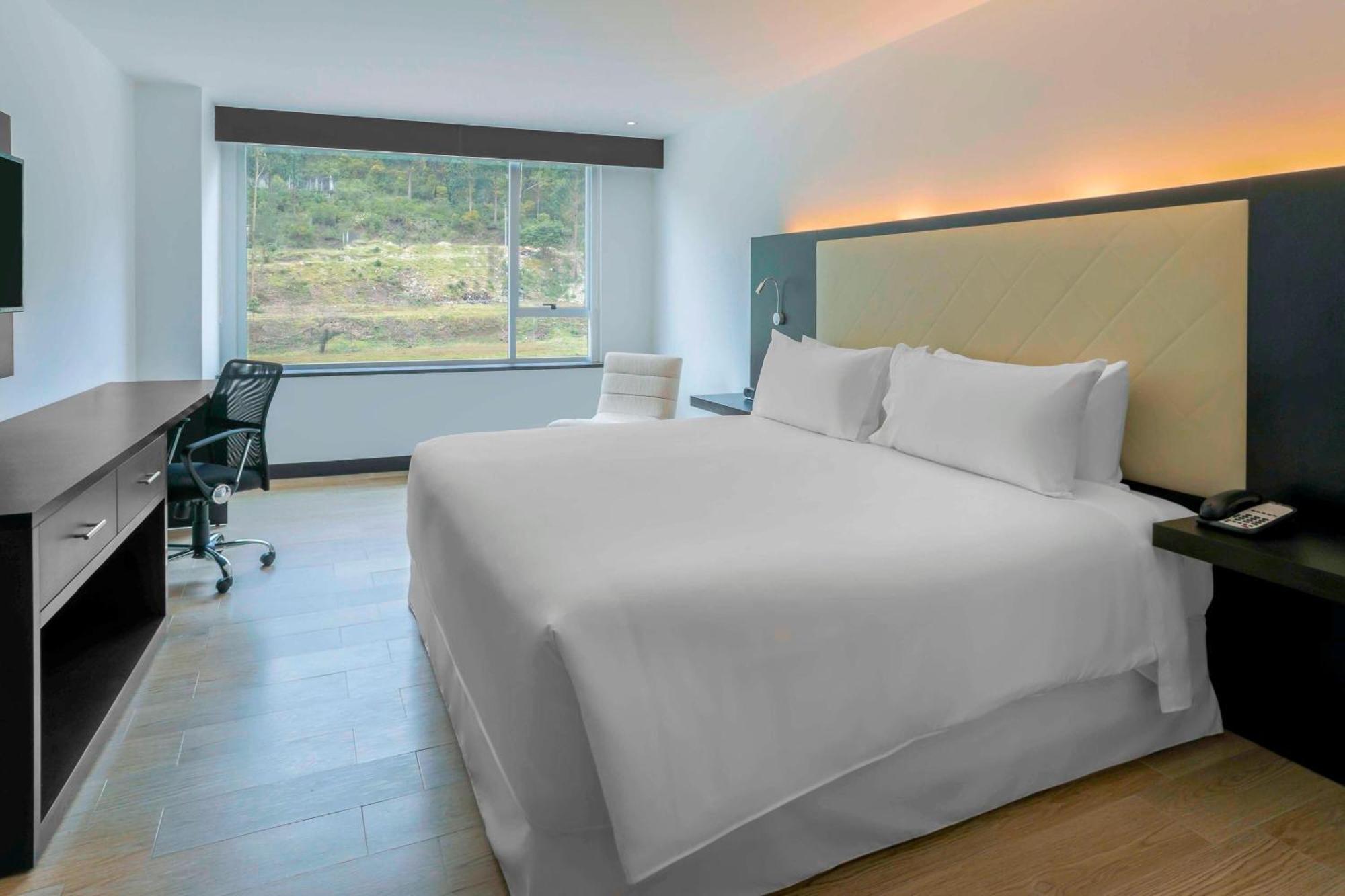 โฟร์พอยต์ บาย เชอราตัน เกวนกา Hotel กูเอ็งกา ภายนอก รูปภาพ A room at the hotel