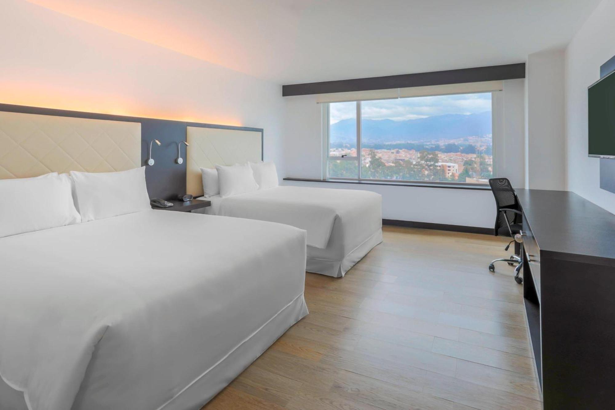 โฟร์พอยต์ บาย เชอราตัน เกวนกา Hotel กูเอ็งกา ภายนอก รูปภาพ A room at the hotel