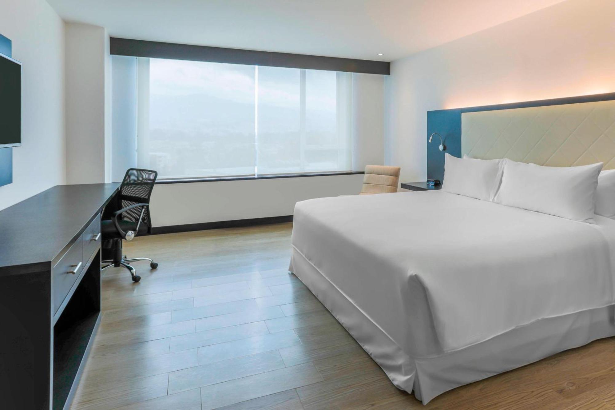 โฟร์พอยต์ บาย เชอราตัน เกวนกา Hotel กูเอ็งกา ภายนอก รูปภาพ A room at the hotel