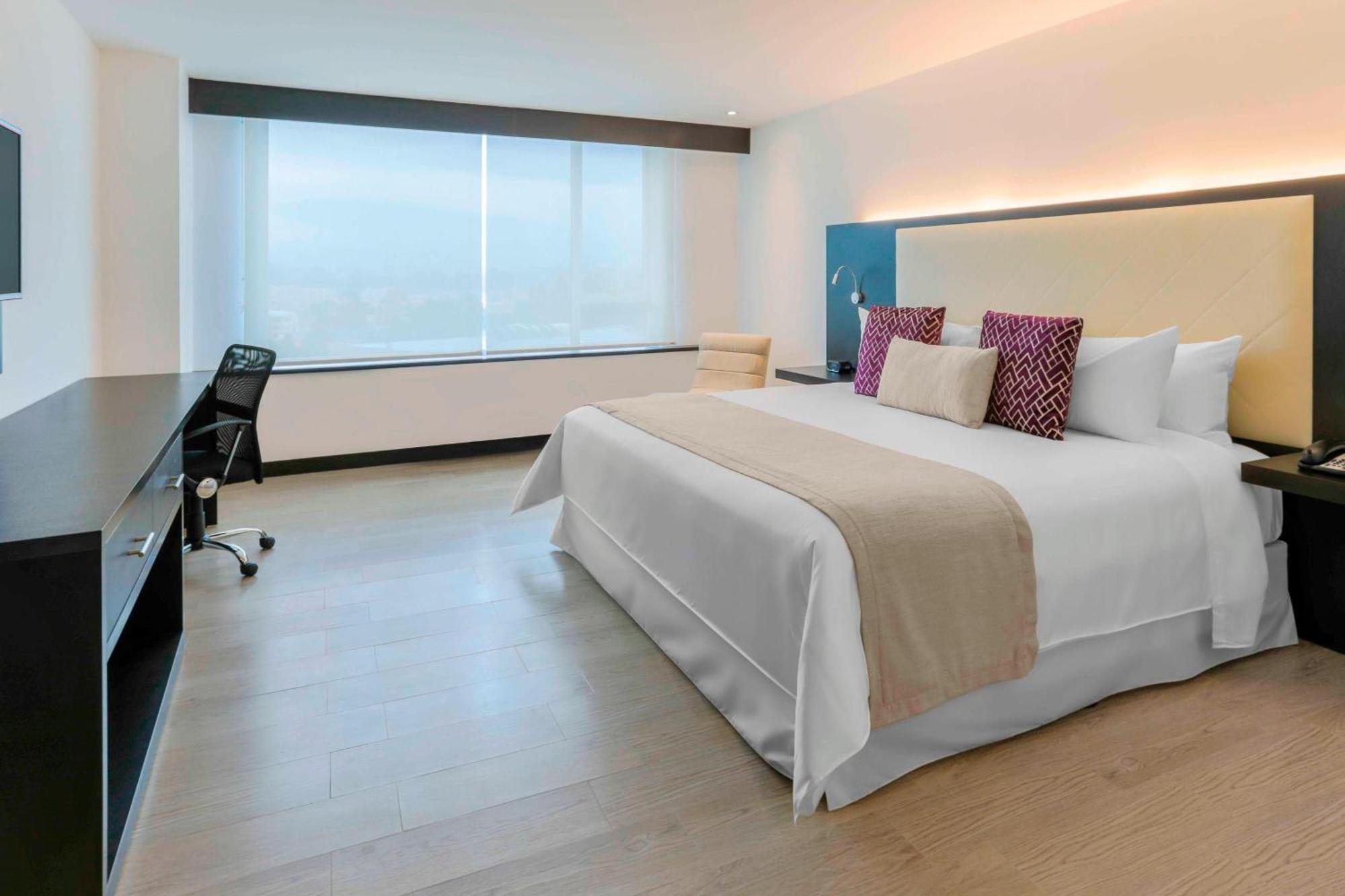 โฟร์พอยต์ บาย เชอราตัน เกวนกา Hotel กูเอ็งกา ภายนอก รูปภาพ A room at the hotel